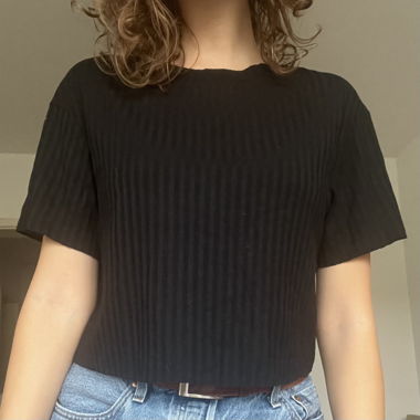Monochromatic striped t-shirt