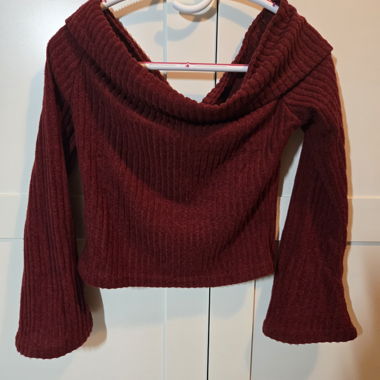Top off-shoulder bordeaux