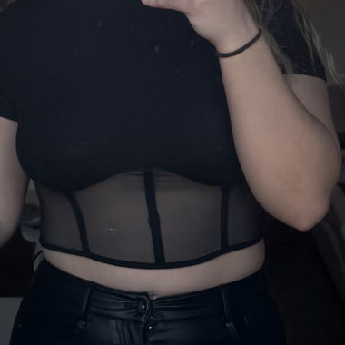 Short black top