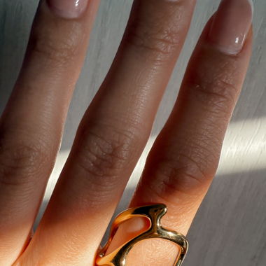 ELEGANT GOLD RING