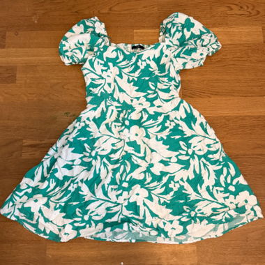 Robe LCW M verte blanche fleurs été manches bouffantes