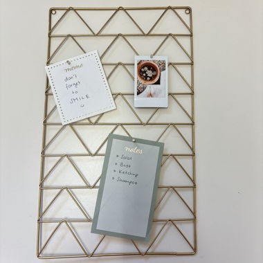 Gold wire memo board