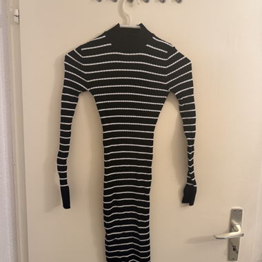 Robe longue à manches longues rayée