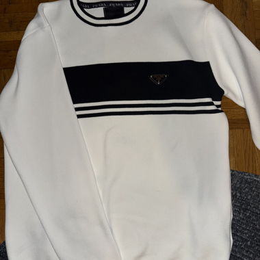 Prada pulli