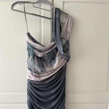 Cocktail Party Kleid mit einer Schulter