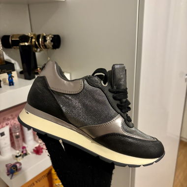 Sneakers Mustang grises et noires