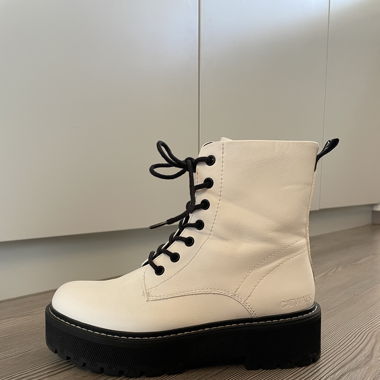 Weisse Boots