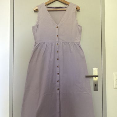 Lilafarbene Knopfleisten-Robe von näz