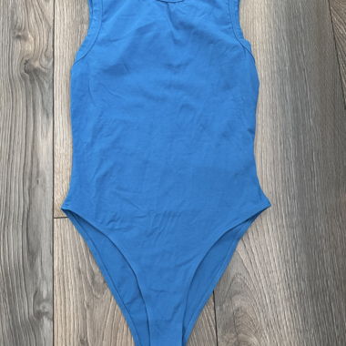 Ärmelloser Body blau
