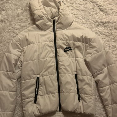 Weisse Nike-Daunenjacke/Weste