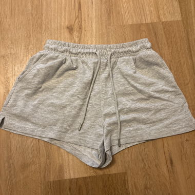 Graue Sommer Shorts