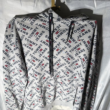 Felpa Tommy Jeans grigia con stampa logo