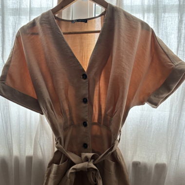 Robe courte à boutons