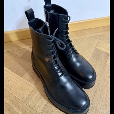 Black Valentino Ankle Boots like new, size 41