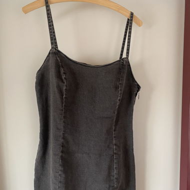 Robe en jean noire moulante 