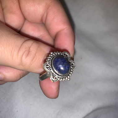 Anello con pietra naturale