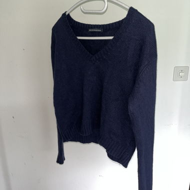 Maglione blu navy con scollo a V