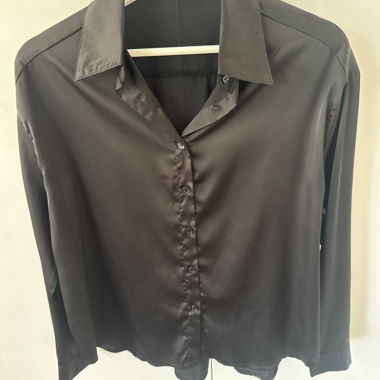 Schwarze Satin-Bluse