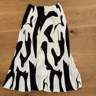 Black-and-White Pleated Skirt