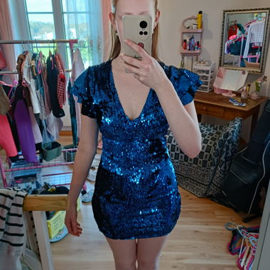 Blaues paillettenkleid 
