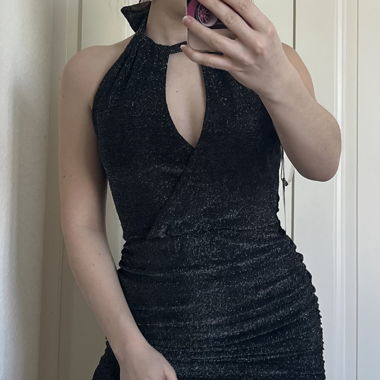 Robe noire pailletée 