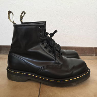 Stivaletti neri con lacci