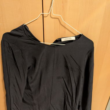 Schwarzes Top