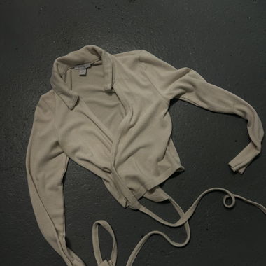Longsleeve mit Schnüren