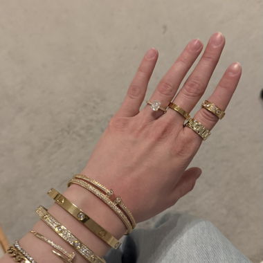 5 bracciali, 4 anelli dorati