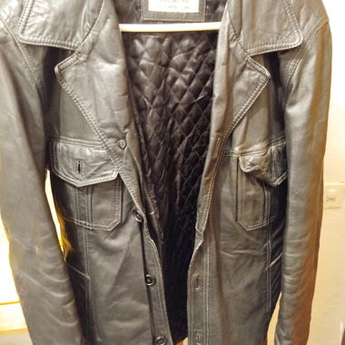 Schwarze Lederjacke