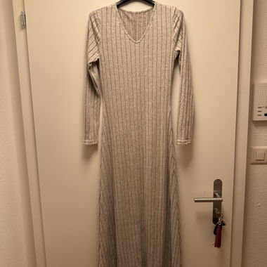 Robe longue en maille côtelée beige