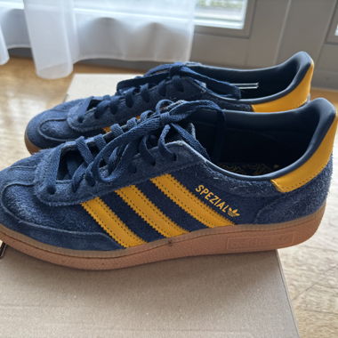 Blaue Adidas Spezial Schuhe