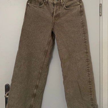 brown jeans baggy style 