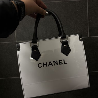 Shopper made of Chanel paper/shopping bag