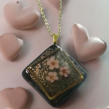 Handmade Pendentif avec des fleurs dans le cadre