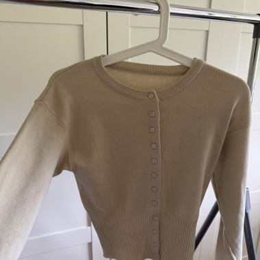 Beiger Strick-Cardigan