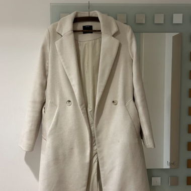 Bershka Mantel in Creme mit Gürtel