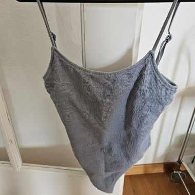 Hellblauer Body