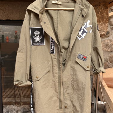 Veste légère kaki à patches