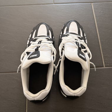 Nike Sneaker Gr. 42