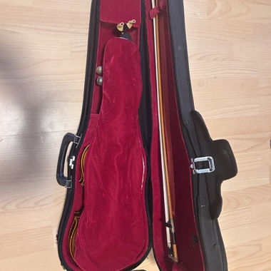 Violons avec archet, support d'épaule et étui