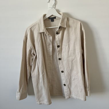Giacca-camicia in velluto a coste beige con bottoni