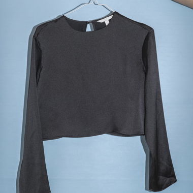 Top corto in raso nero
