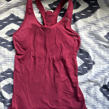 T-shirt de sport avec brassière incluse 