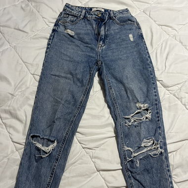 Pantalon à trou 