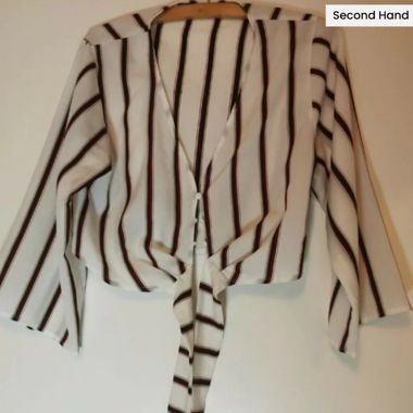 Bluse zum binden und mit Knöpfen