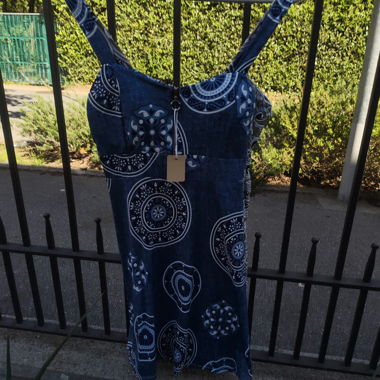 Blaues Kleid mit Print