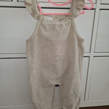 Baby Cord-Latzhose beige
