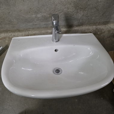 Lavabo avec mitigeur 