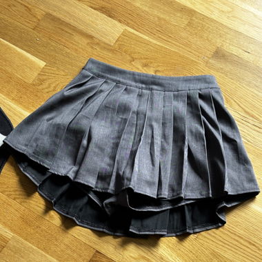 pleated grey mini skirt